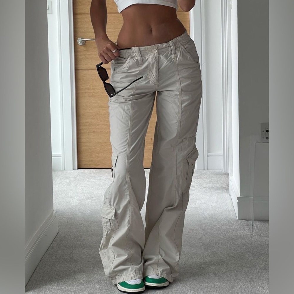 Low waist cargo dupe famous urban outfitter cargos, trend y2k beige cargo pants